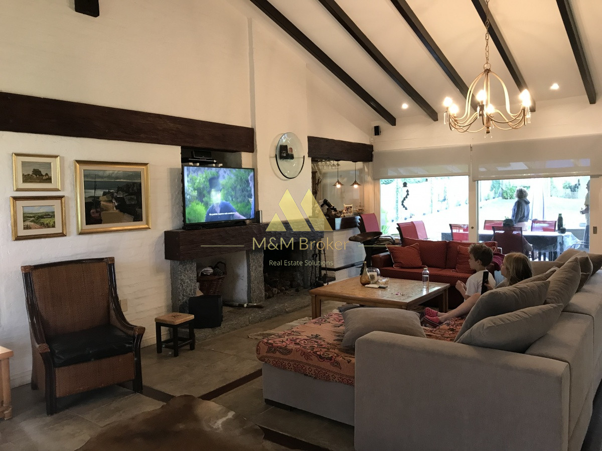 Casa ID.71 - Parada 22 Playa Brava, 4 suites, piscina climatizada y parrillero