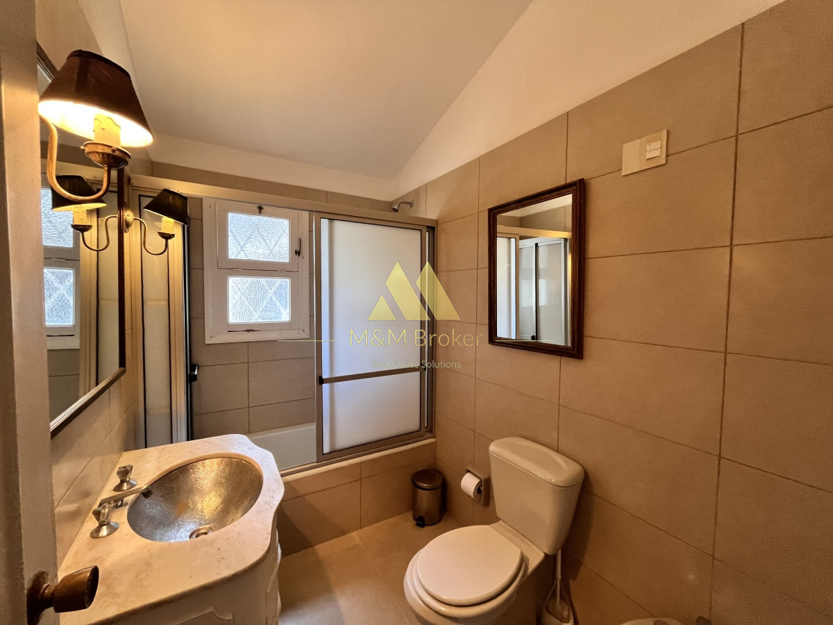 Casa ID.490 - Venta casa 5 dormitorios Playa Mansa parada 10