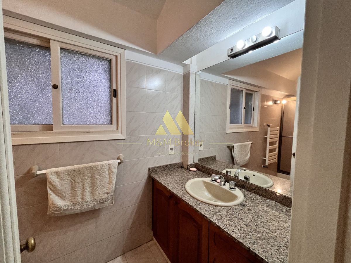 Casa ID.490 - Venta casa 5 dormitorios Playa Mansa parada 10