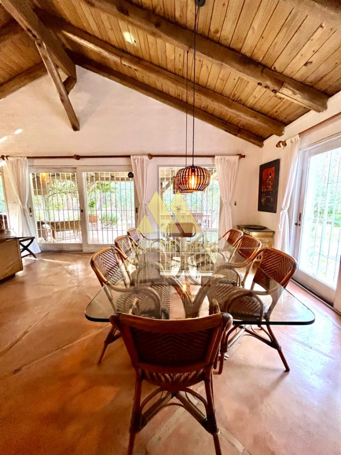 Casa ID.741 - Venta casa 5 dormitorios Pinares Uruguay