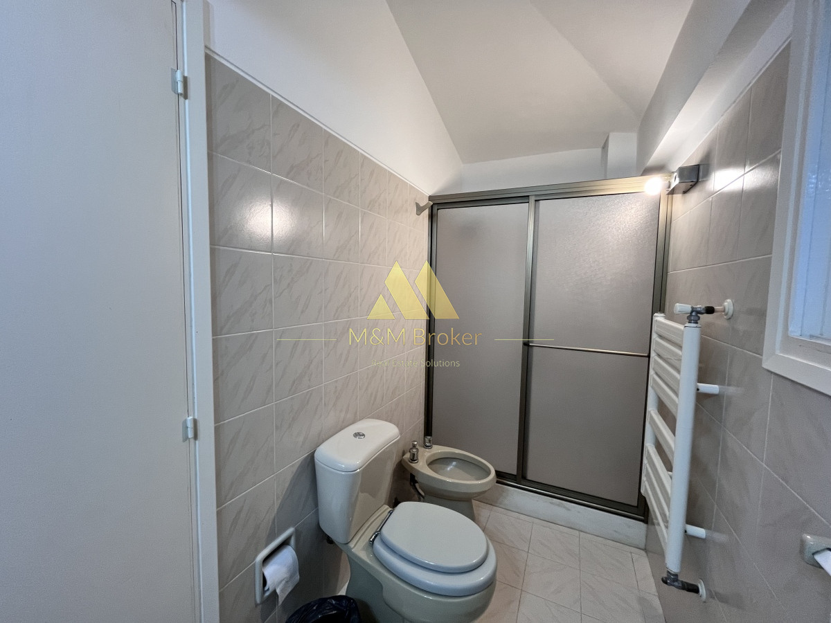 Casa ID.490 - Venta casa 5 dormitorios Playa Mansa parada 10