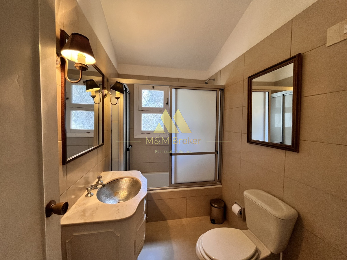 Casa ID.490 - Venta casa 5 dormitorios Playa Mansa parada 10