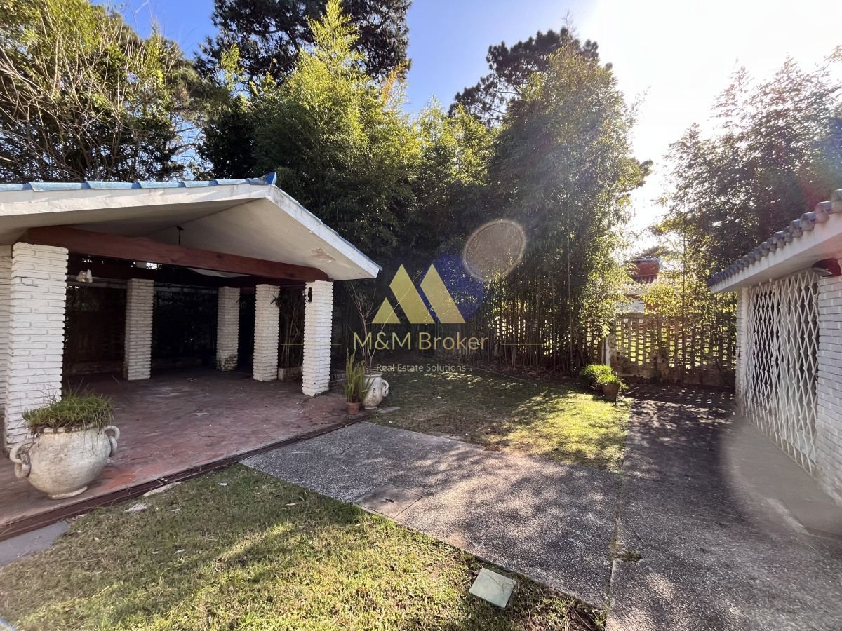 Casa ID.490 - Venta casa 5 dormitorios Playa Mansa parada 10