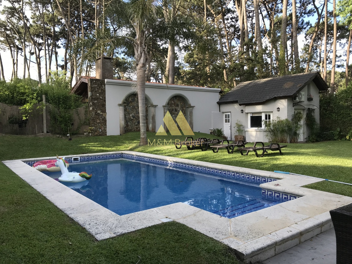 Casa ID.71 - Parada 22 Playa Brava, 4 suites, piscina climatizada y parrillero