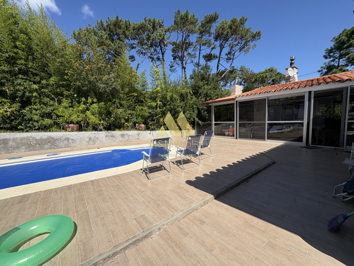 Casa ID.856 - Tradicional casa en Playa Mansa 4 dormitorios