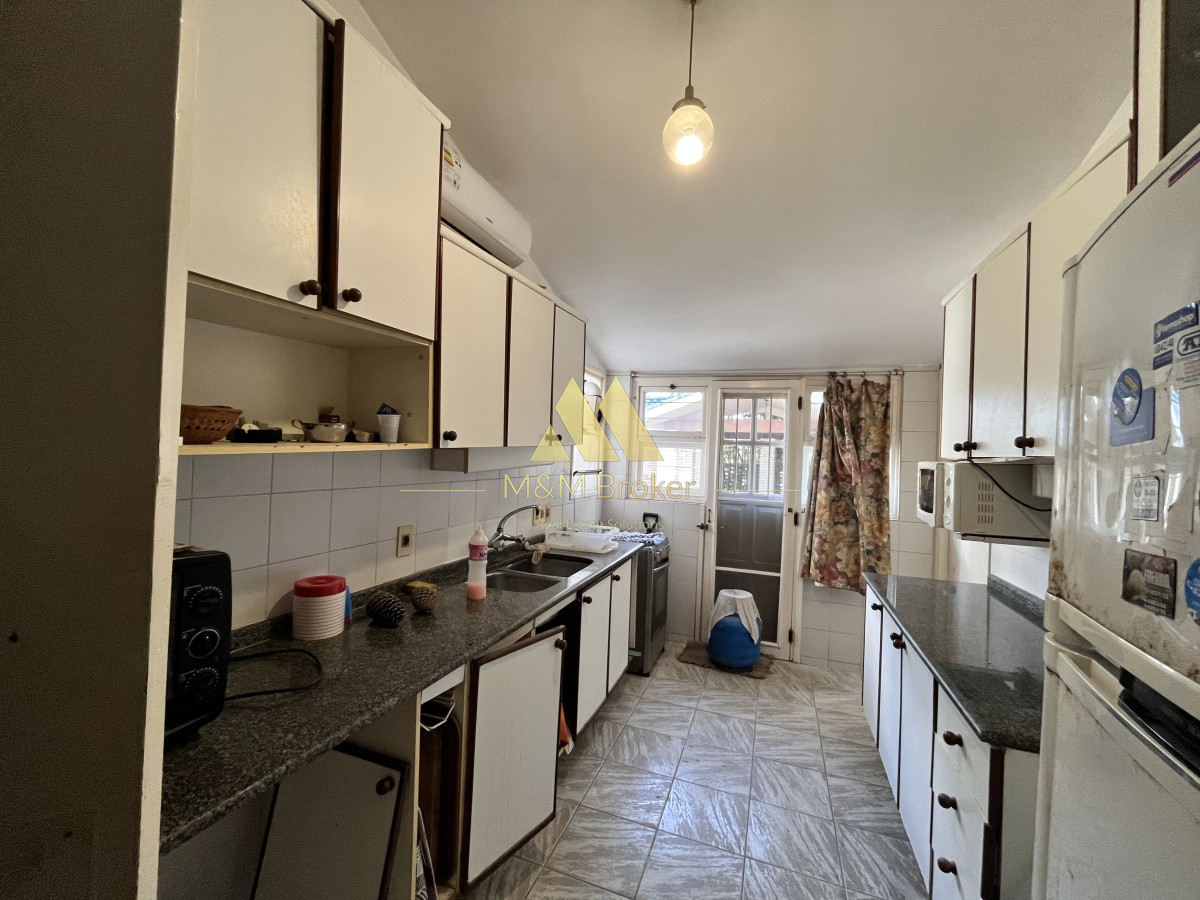 Casa ID.490 - Venta casa 5 dormitorios Playa Mansa parada 10