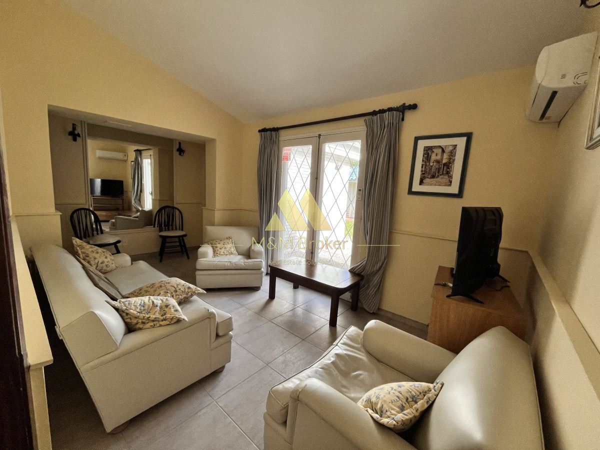 Casa ID.490 - Venta casa 5 dormitorios Playa Mansa parada 10