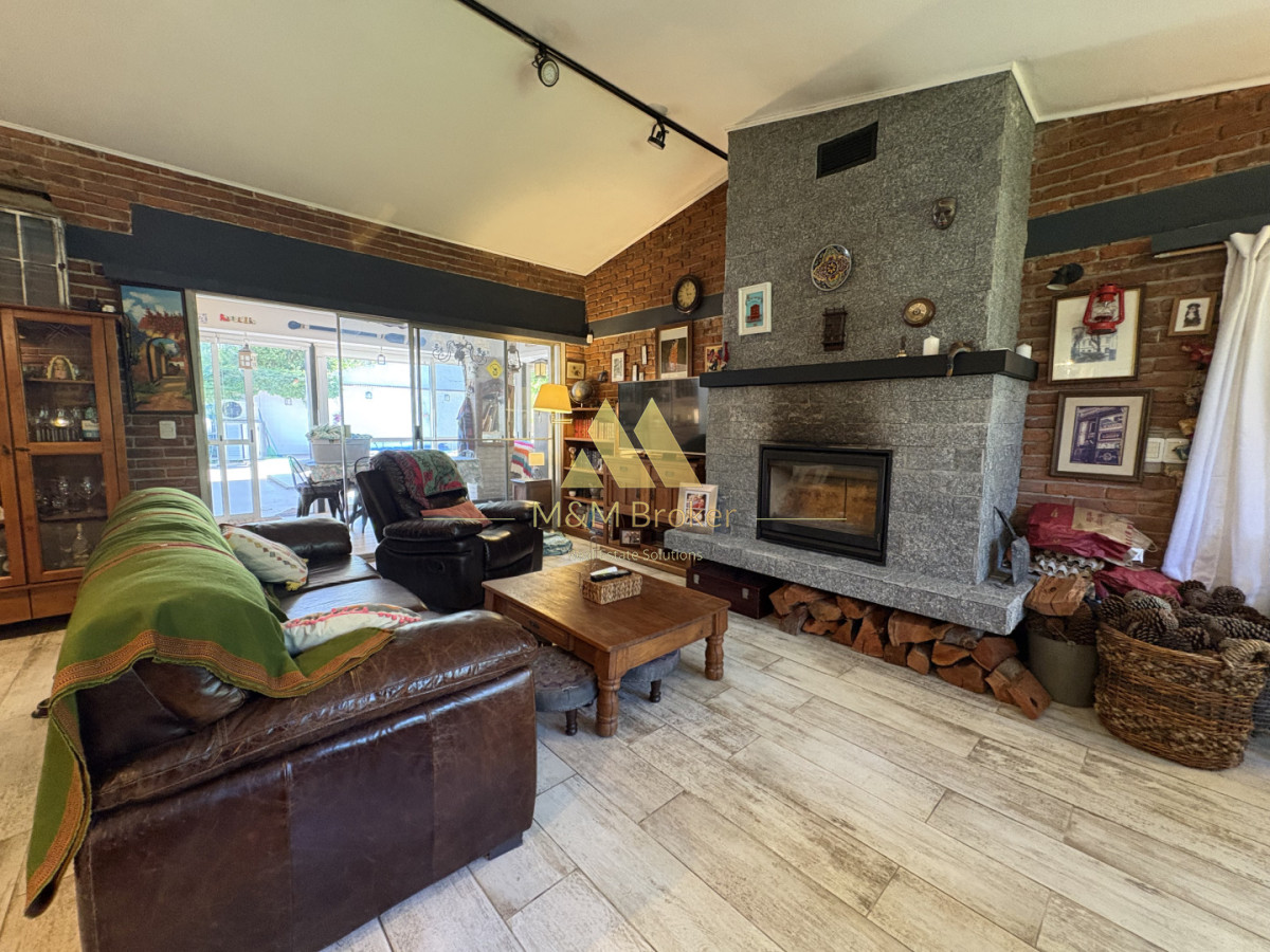 Casa ID.856 - Tradicional casa en Playa Mansa 4 dormitorios