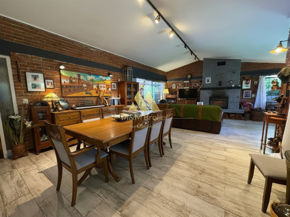 Casa ID.856 - Tradicional casa en Playa Mansa 4 dormitorios