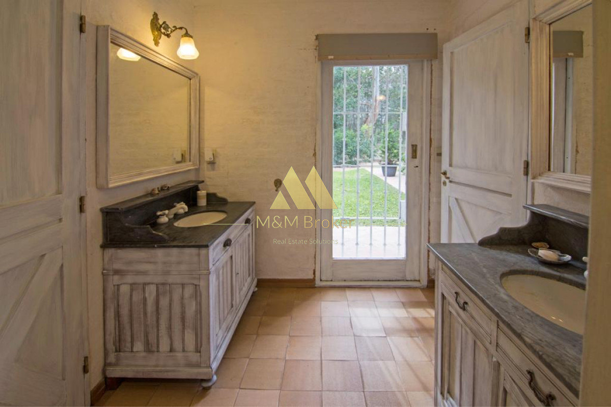 Casa ID.741 - Venta casa 5 dormitorios Pinares Uruguay