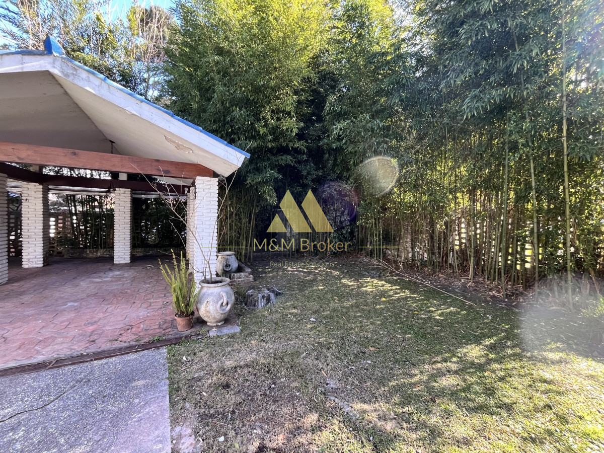 Casa ID.490 - Venta casa 5 dormitorios Playa Mansa parada 10