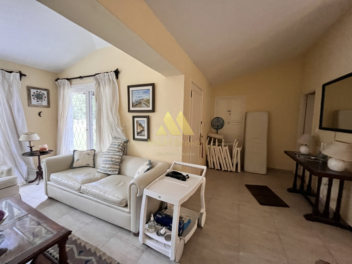 Casa ID.490 - Venta casa 5 dormitorios Playa Mansa parada 10