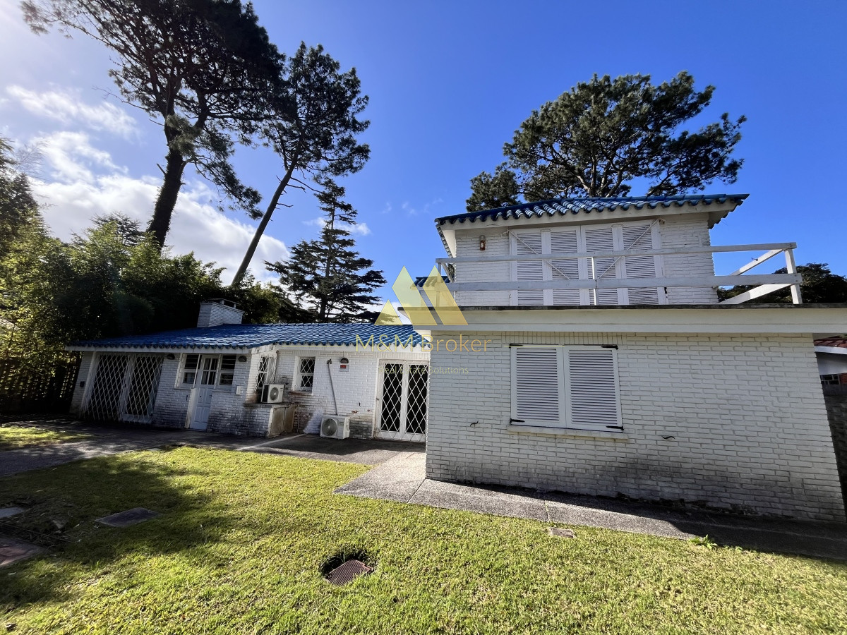 Casa ID.490 - Venta casa 5 dormitorios Playa Mansa parada 10