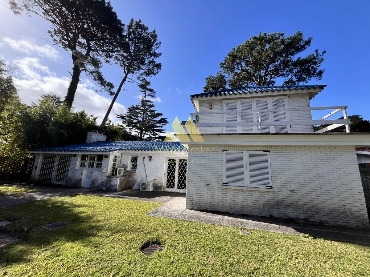 Casa ID.490 - Venta casa 5 dormitorios Playa Mansa parada 14