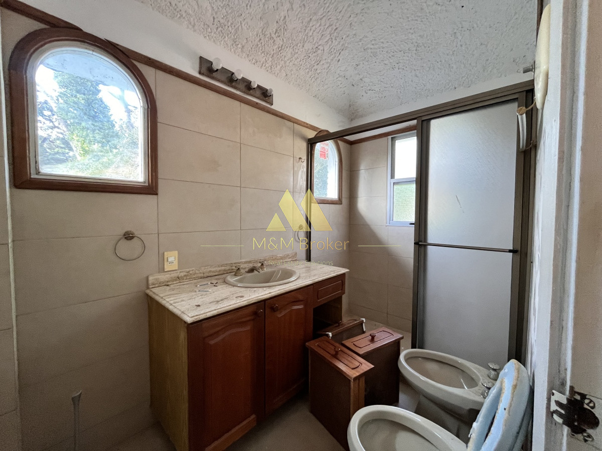 Casa ID.490 - Venta casa 5 dormitorios Playa Mansa parada 10