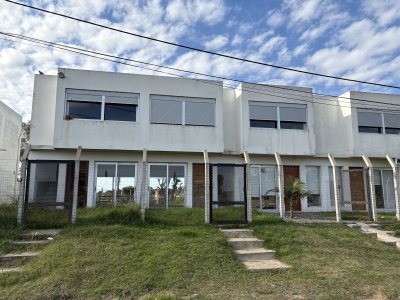 Casa 2 dormitorios FINANCIADA!!!