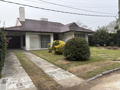Casa en Venta Playa Mansa Punta del Este 