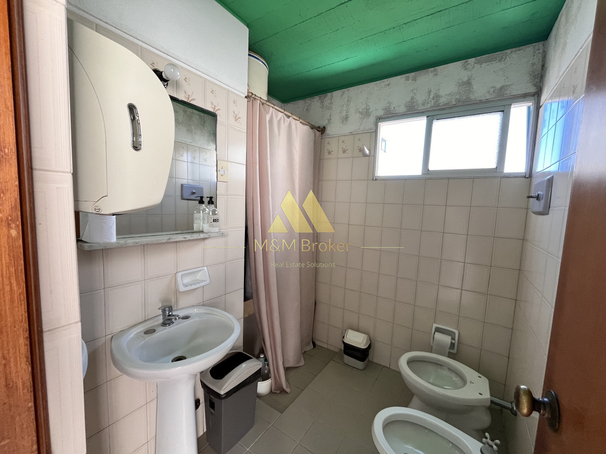 Local Comercial ID.612 - Venta local punta del este con renta
