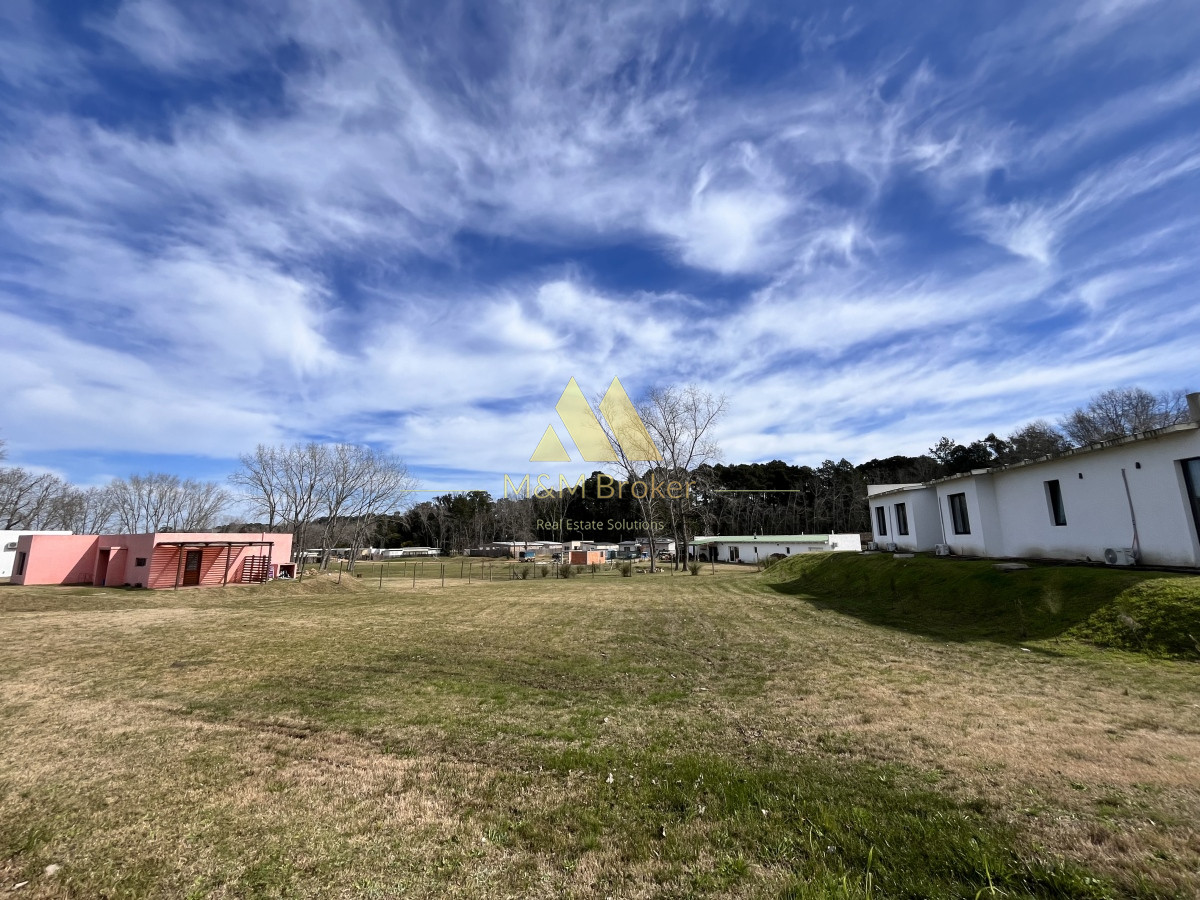 Venta terreno 1300 metros en Barrio Privado Zona lussich - GoPunta - Portal Inmobiliario de Punta del Este - Maldonado