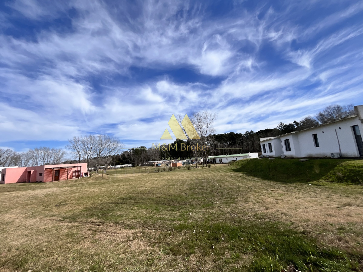 Venta terreno 1300 metros en Barrio Privado Zona lussich - GoPunta - Portal Inmobiliario de Punta del Este - Maldonado