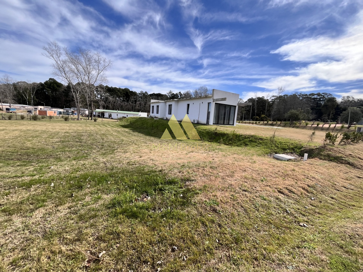 Venta terreno 1300 metros en Barrio Privado Zona lussich - GoPunta - Portal Inmobiliario de Punta del Este - Maldonado