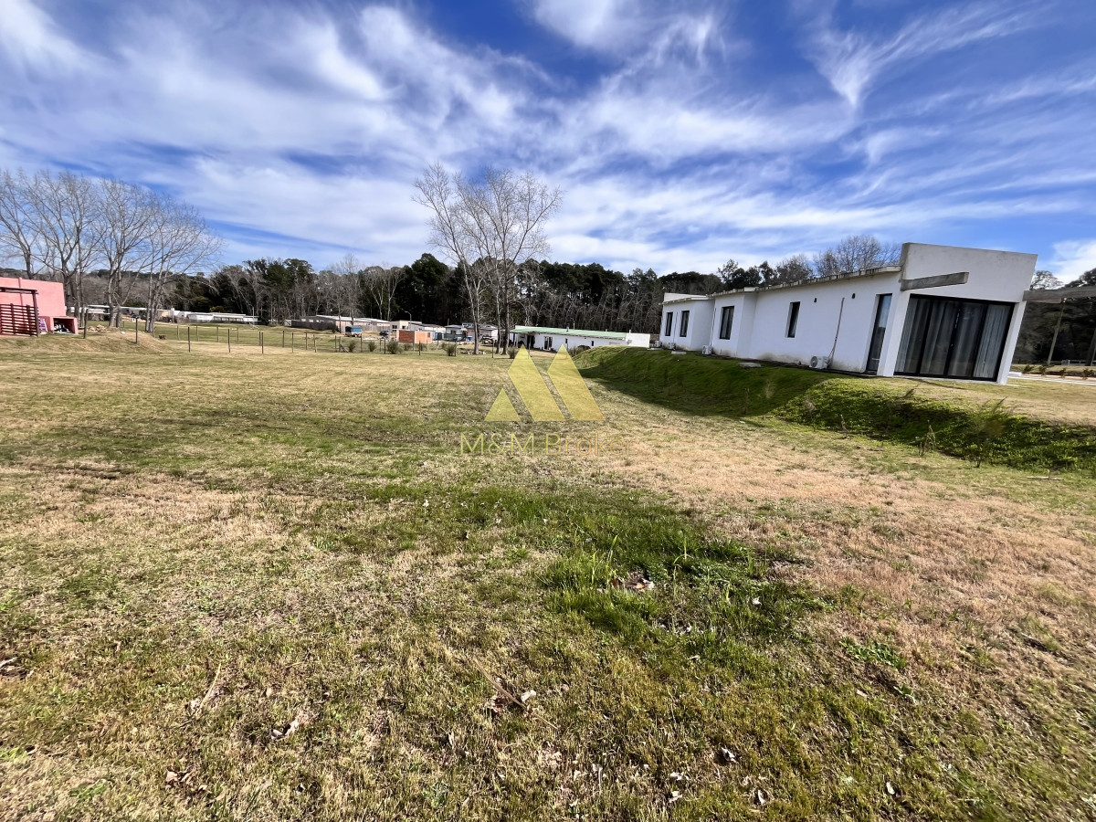 Venta terreno 1300 metros en Barrio Privado Zona lussich - GoPunta - Portal Inmobiliario de Punta del Este - Maldonado