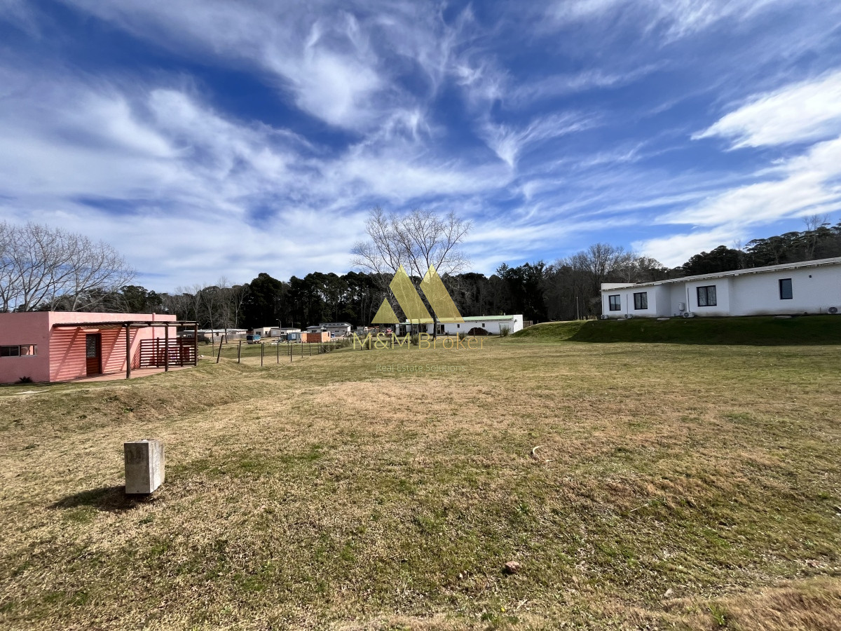 Terreno ID.463 - Venta terreno 1300 metros en Barrio Privado Zona lussich