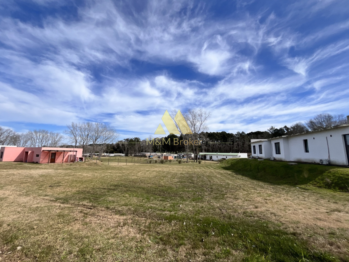 Terreno ID.463 - Venta terreno 1300 metros en Barrio Privado Zona lussich