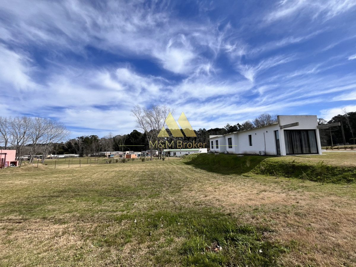 Venta terreno 1300 metros en Barrio Privado Zona lussich - GoPunta - Portal Inmobiliario de Punta del Este - Maldonado