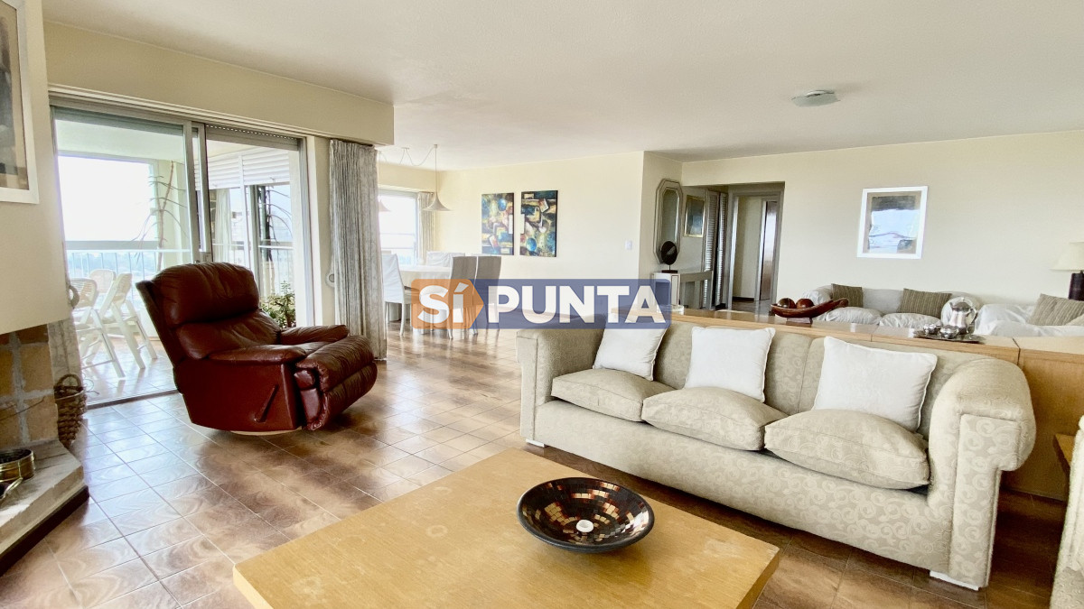Hermos Penthouse 3 dormitorio + Servicio en parada 17 de Roosevelt - Punta del Este - SPT12050A