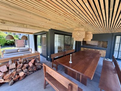 Alquilo Espectacular Casa de 4 dormitorios + habitación servicio en Montoya - La Barra
