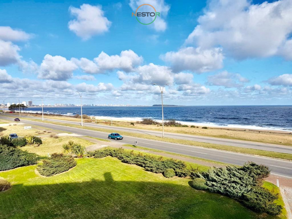 Apartamento ID.5285 - Frente al Mar, 3 dormitorios 3 baños, hermosa vista hacia Punta del Este