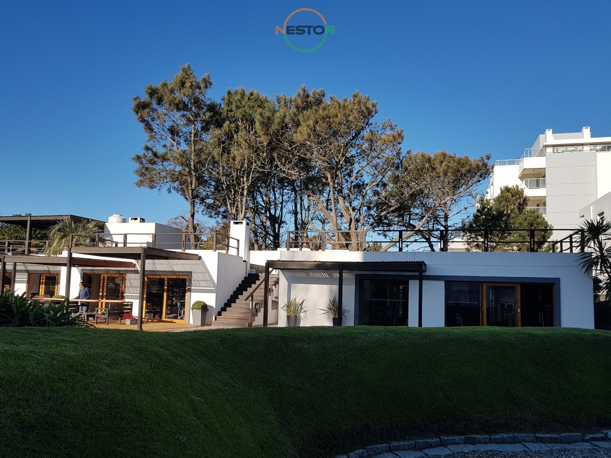 Apartamento ID.5285 - Frente al Mar, 3 dormitorios 3 baños, hermosa vista hacia Punta del Este