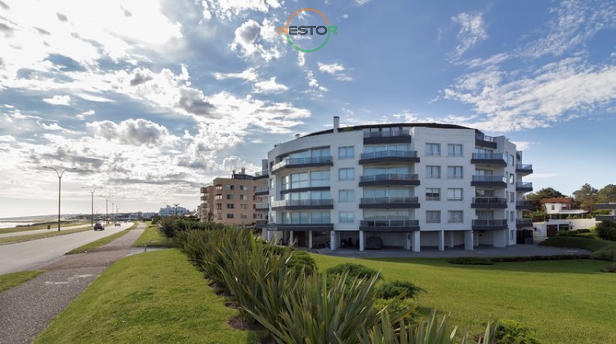 Apartamento ID.5285 - Frente al Mar, 3 dormitorios 3 baños, hermosa vista hacia Punta del Este