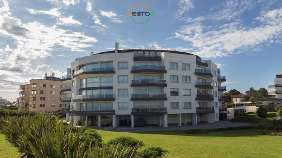 Apartamento ID.5285 - Frente al Mar, 3 dormitorios 3 baños, hermosa vista hacia Punta del Este