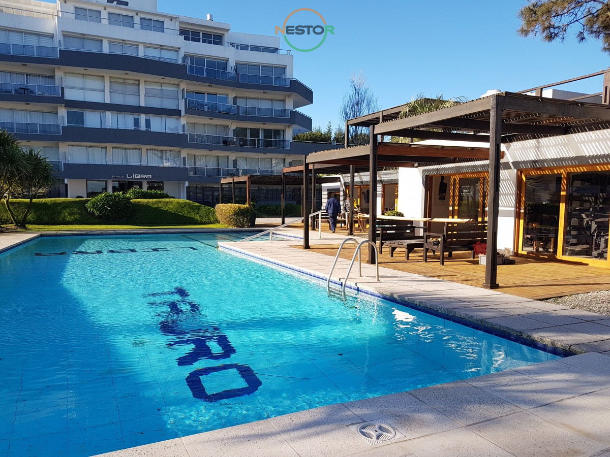 Apartamento ID.5285 - Frente al Mar, 3 dormitorios 3 baños, hermosa vista hacia Punta del Este