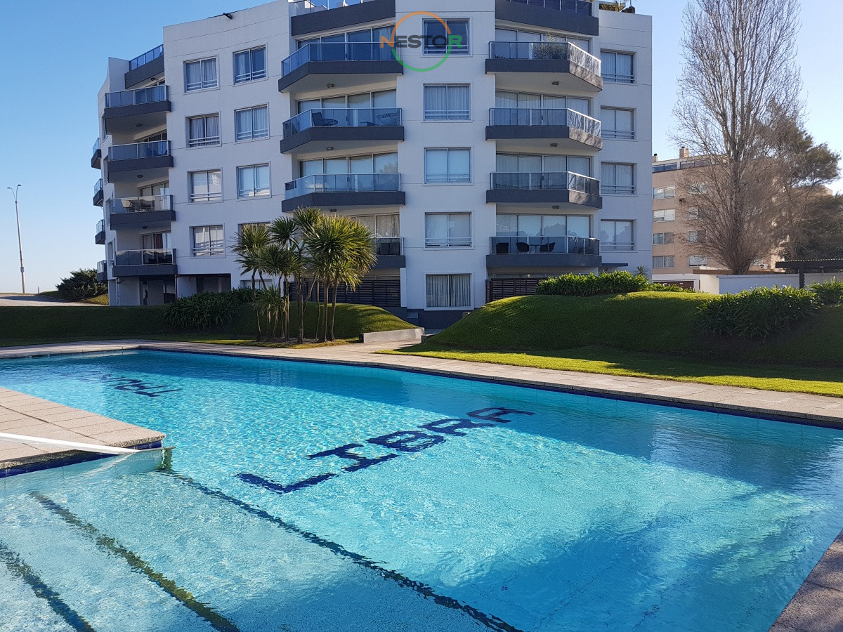 Apartamento ID.5285 - Frente al Mar, 3 dormitorios 3 baños, hermosa vista hacia Punta del Este