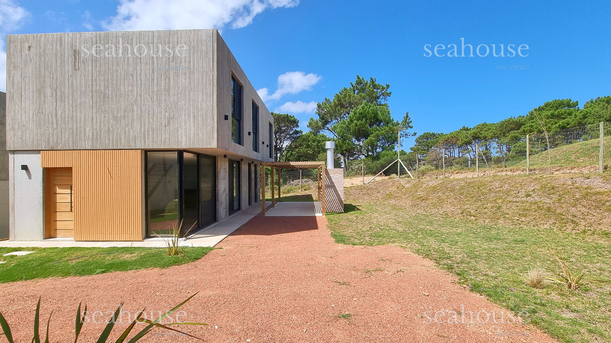 casa a estrenar en barrio privado. 3 dormitorios, 3 baños, calefacción - sea919c