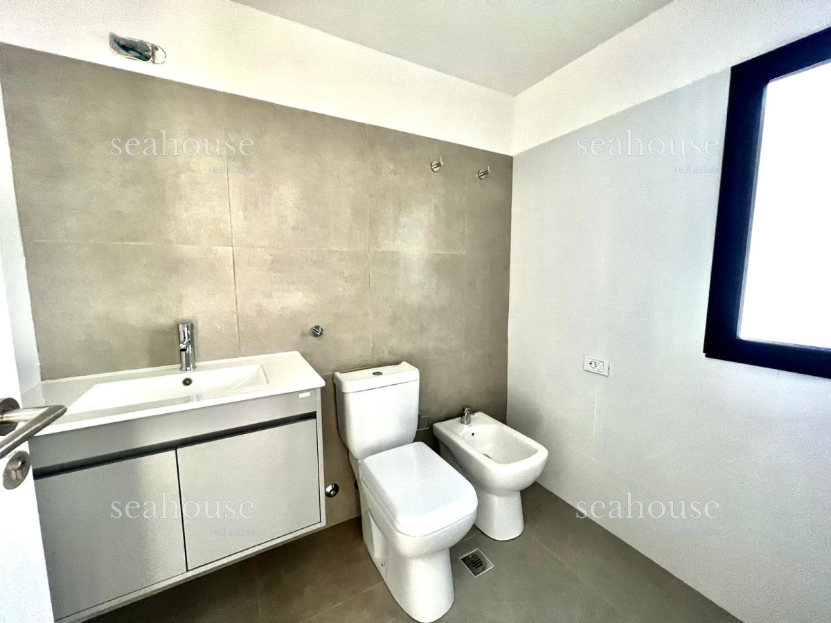 Casa Ref.919 - Casa a estrenar en barrio Privado. 3 dormitorios, 3 baños, calefacción