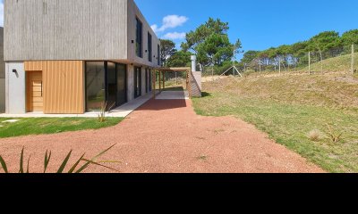 Casa a estrenar en barrio Privado. 3 dormitorios, 3 baños, calefacción