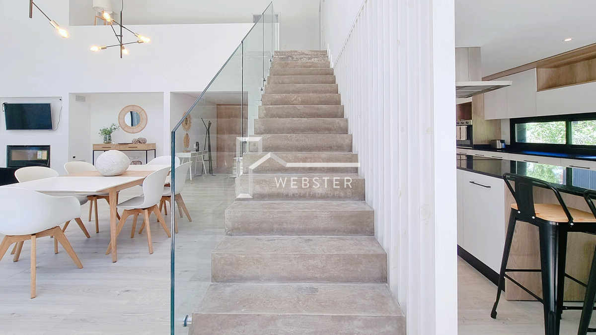Casa ID.1757 - Casa a Estrenar en Barrio Privado. 4 Suites, Piscina climatizada, losa radiante.