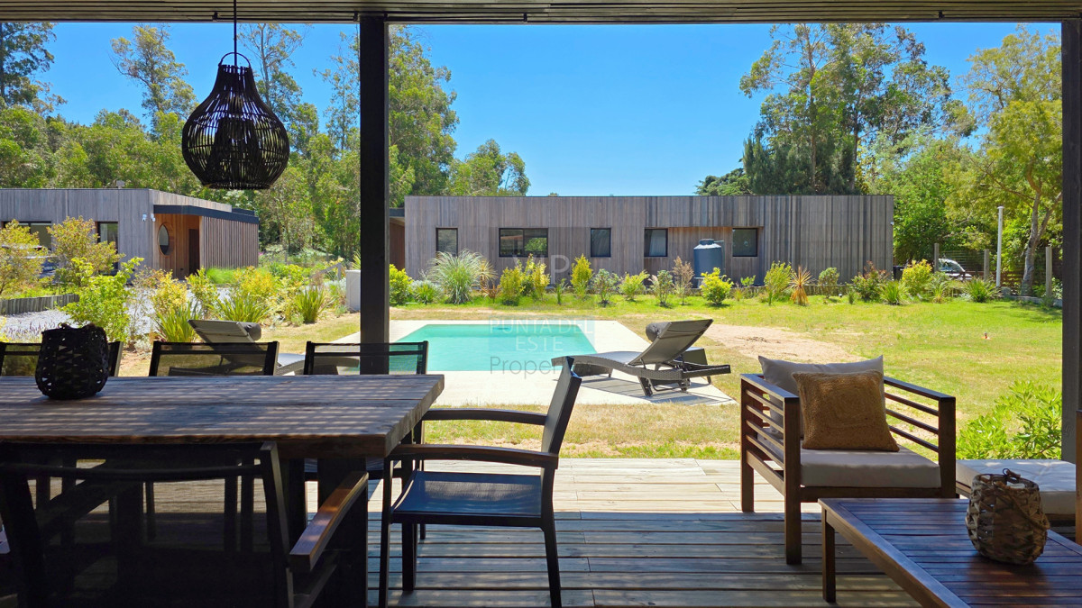 Casa ID.2149 - Casa en Barrio Privado en San Rafael, 3 dormitorios, 1000 metros terreno, calefacción