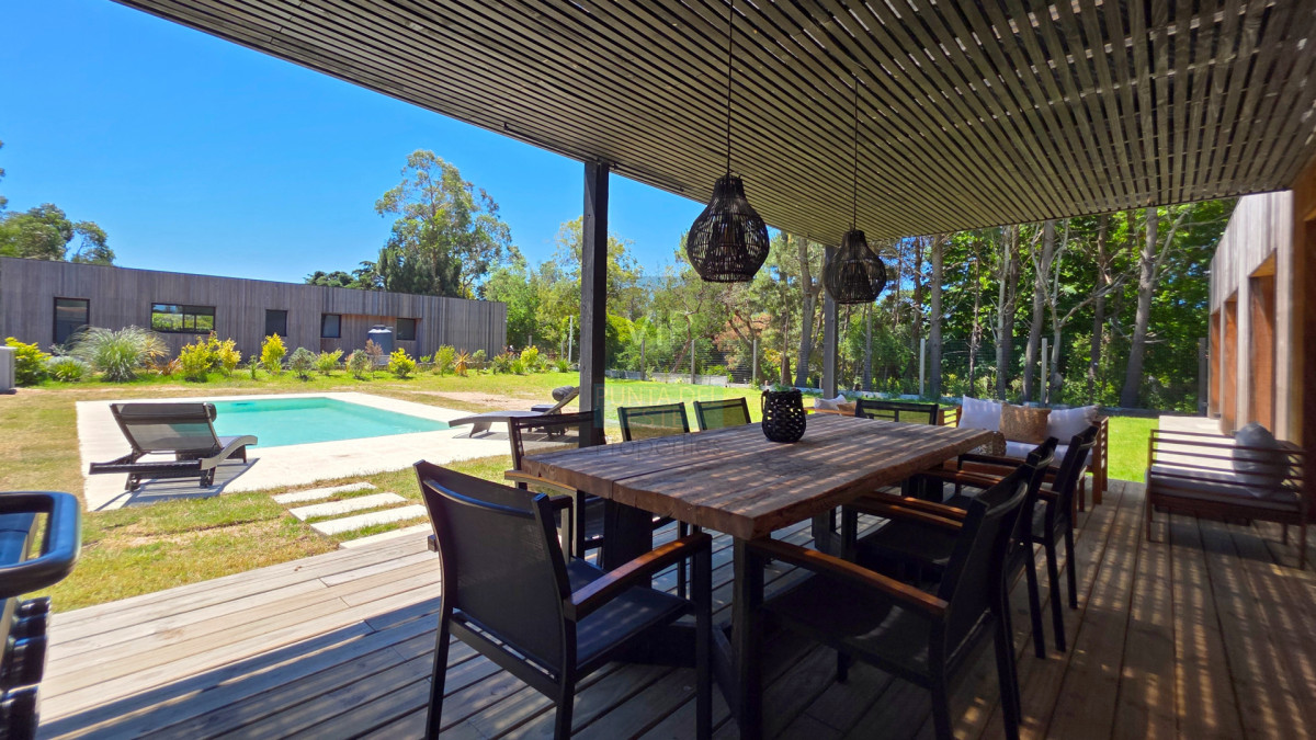 Casa ID.2149 - Casa en Barrio Privado en San Rafael, 3 dormitorios, 1000 metros terreno, calefacción