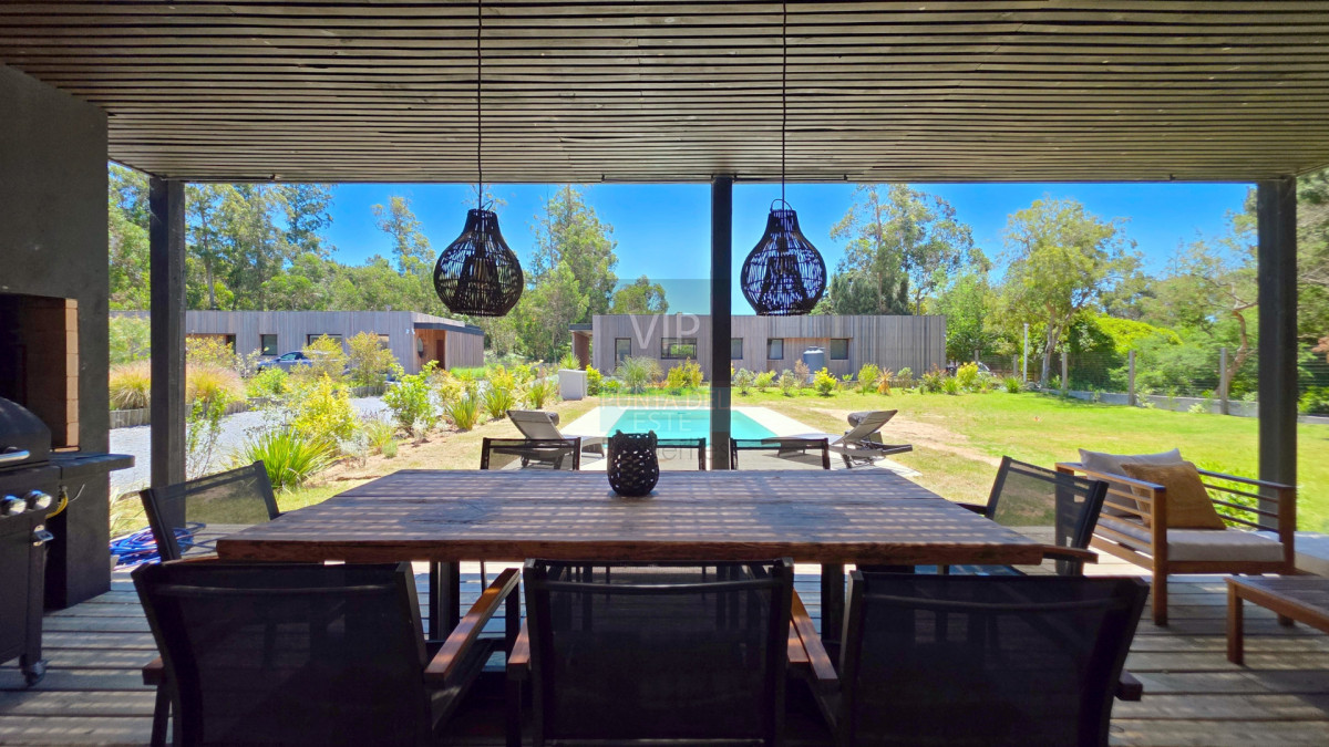 Casa ID.2149 - Casa en Barrio Privado en San Rafael, 3 dormitorios, 1000 metros terreno, calefacción