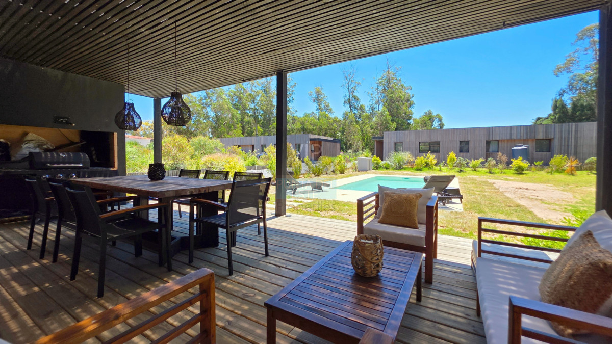 Casa ID.2149 - Casa en Barrio Privado en San Rafael, 3 dormitorios, 1000 metros terreno, calefacción
