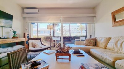 Apartamento moderno en Peninsula, 3 dormitorios, parrillero, garage doble. Planta Baja. - NDM23779A