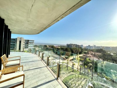 Gran apartamento en Surfside, 2 Suites + den, 226 metros, amoblado, garage.
