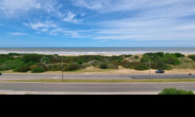 Apartamento esquinero en primera linea de la Brava, 4 Suites, calefaccion, garages.