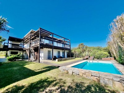 Precioso Chalet en Venta, Punta Piedras en el Chorro.