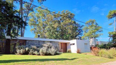 Casa Minimalista en San Rafael, 3 dormitorios + dependencia con lavadero 